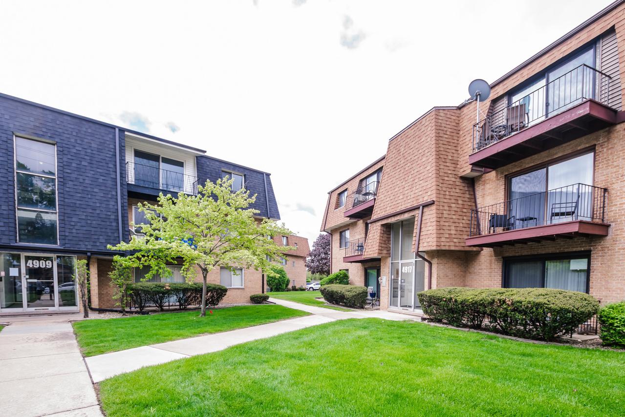 4917 W 109th St. #301, Oak Lawn, IL 60453