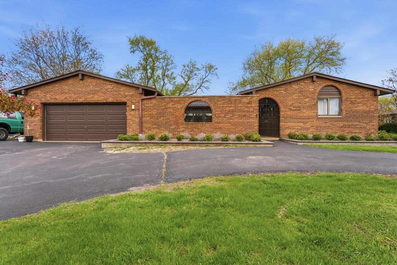 24262 W Rose Ave., Lake Zurich, IL 60047