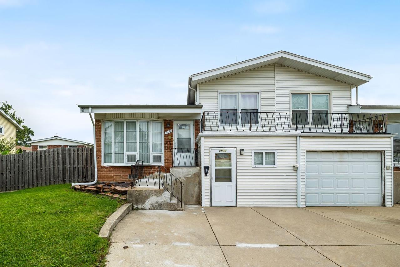8837 Robin Dr., Des Plaines, IL 60016