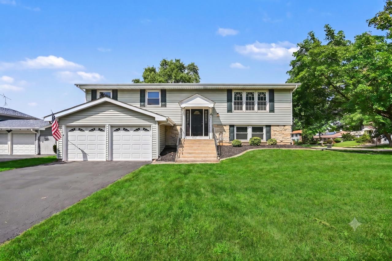 101 S Lancaster Dr., Bolingbrook, IL 60440