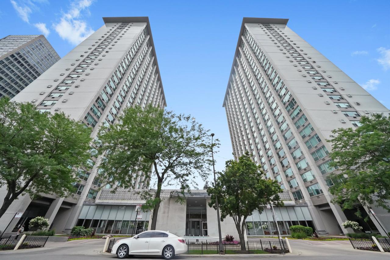 3600 N Lake Shore Dr. #2807, Chicago, IL 60613