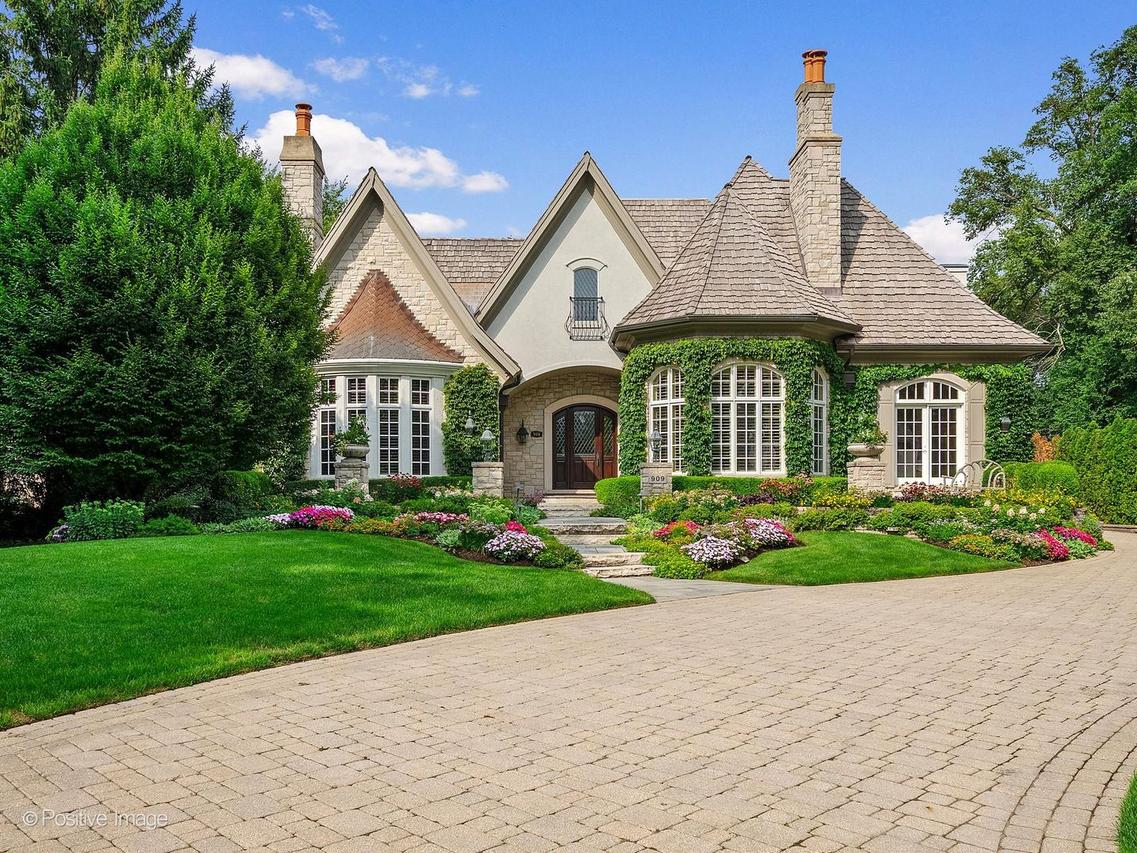 909 Cleveland Rd., Hinsdale, IL 60521