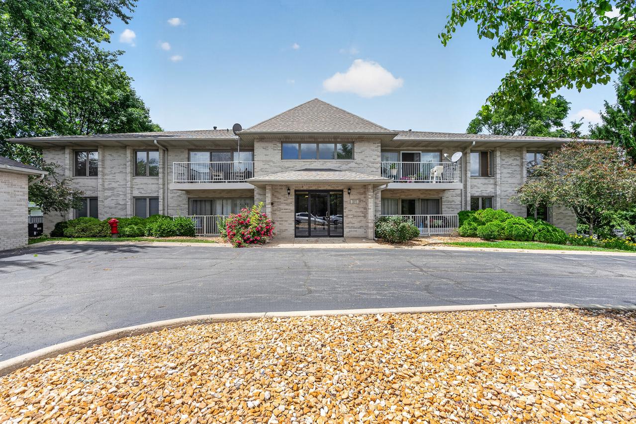 1011 Ashley Ct. #2D, Lockport, IL 60441
