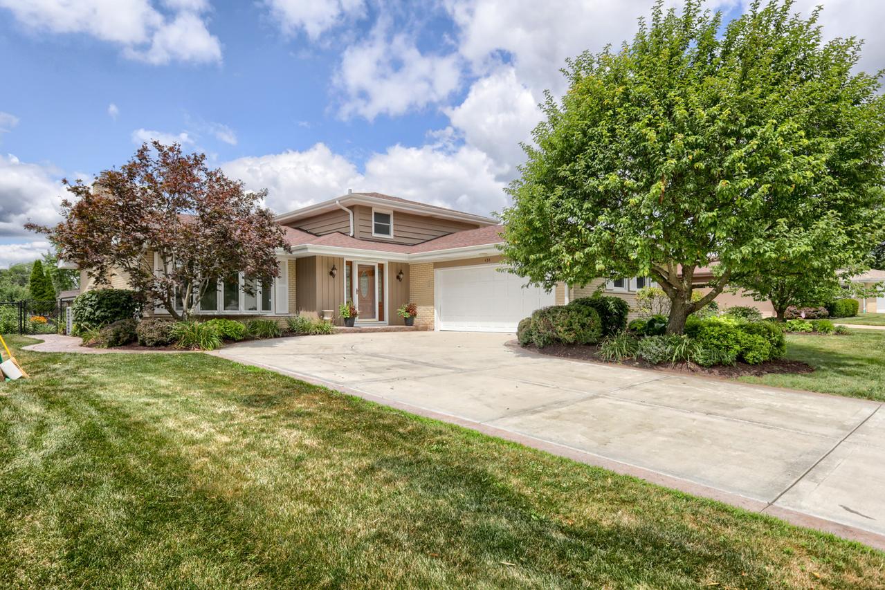 434 Timothy Ct., Schaumburg, IL 60193