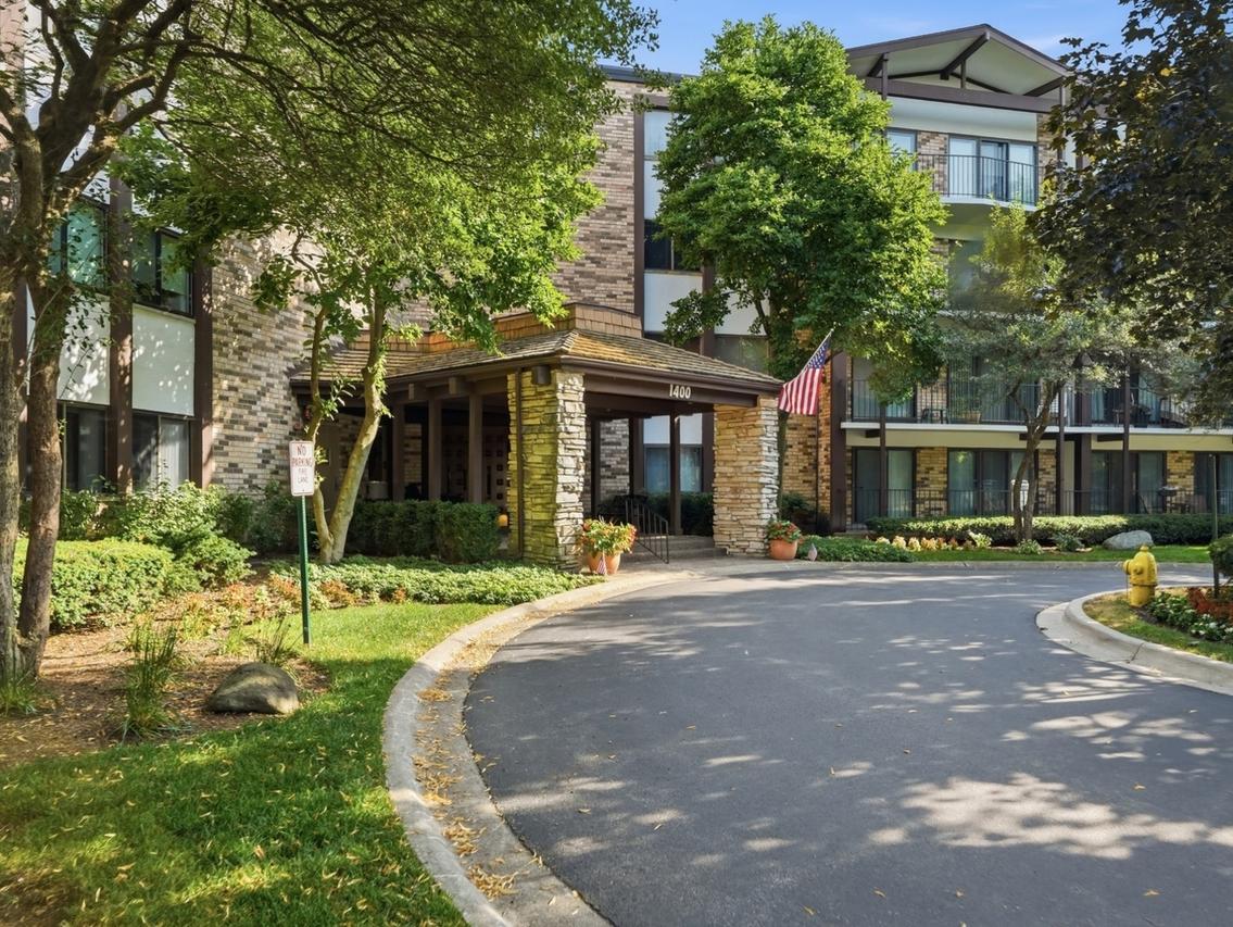 1400 N Yarmouth Pl. #304, Mount Prospect, IL 60056