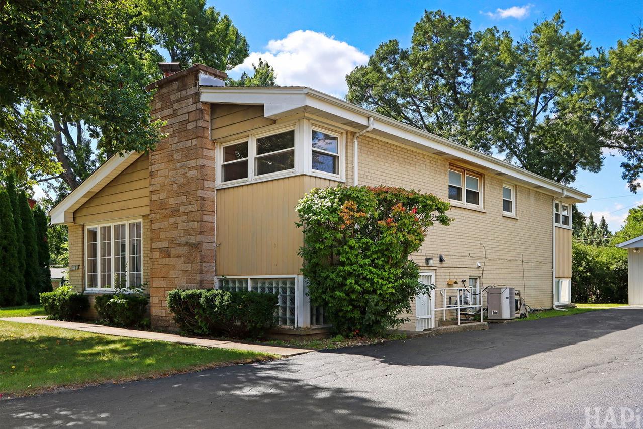 412 Warren Rd., Glenview, IL 60025