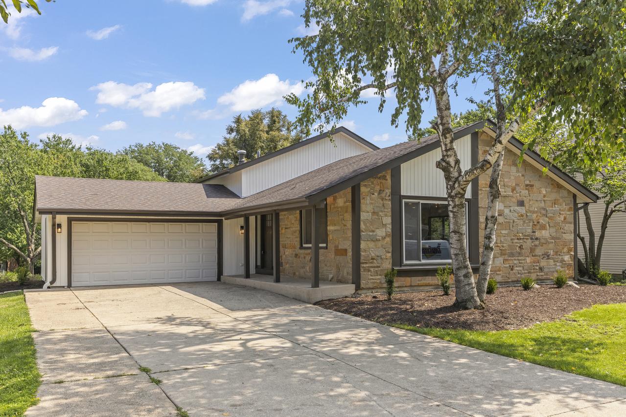 6557 Raintree Ct., Lisle, IL 60532