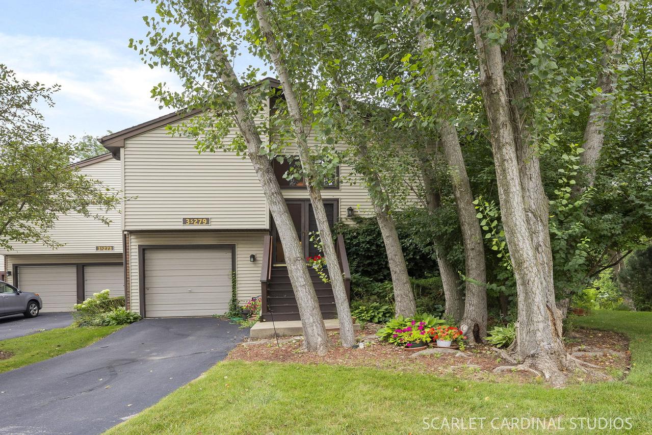 3S279 Briarwood Dr., Warrenville, IL 60555