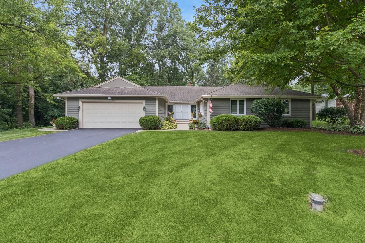 356 Windsor Ln., Inverness, IL 60010