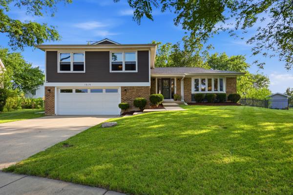 1519 W Raleigh Ct., Arlington Heights, IL 60004