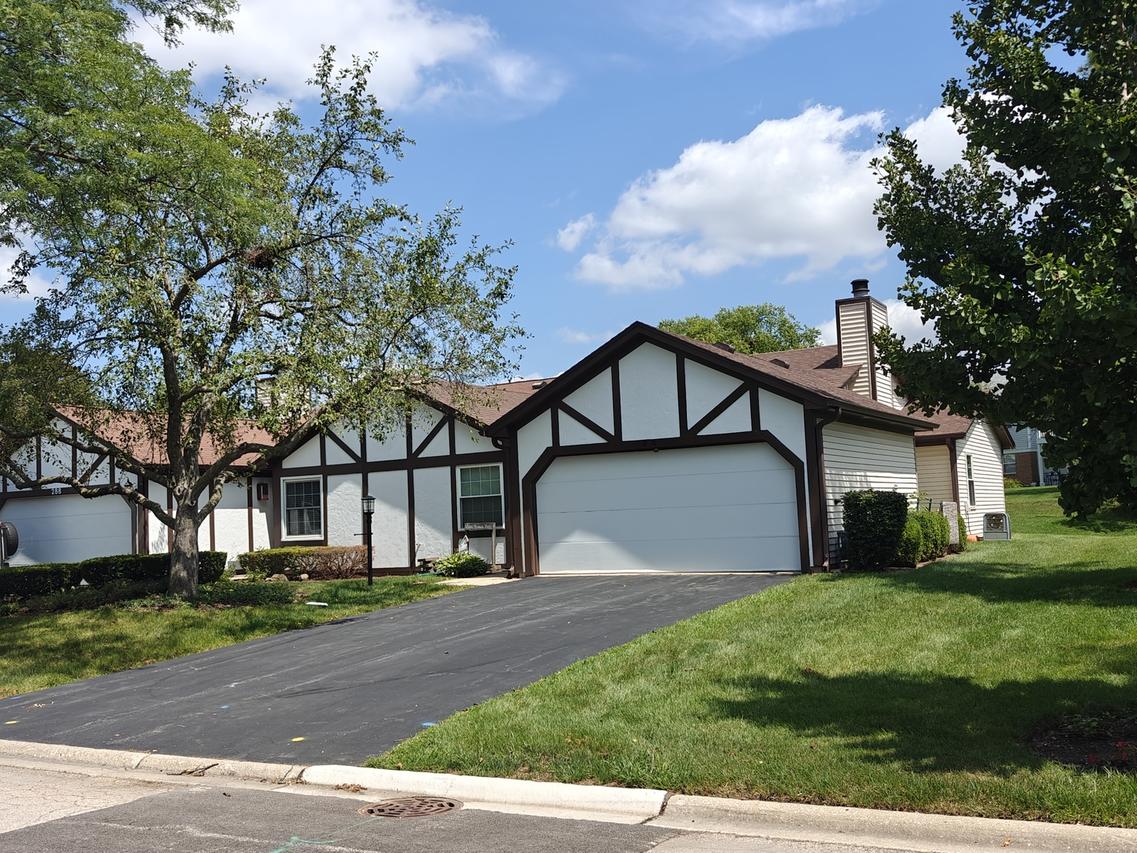 290 Whitewood Dr., Streamwood, IL 60107