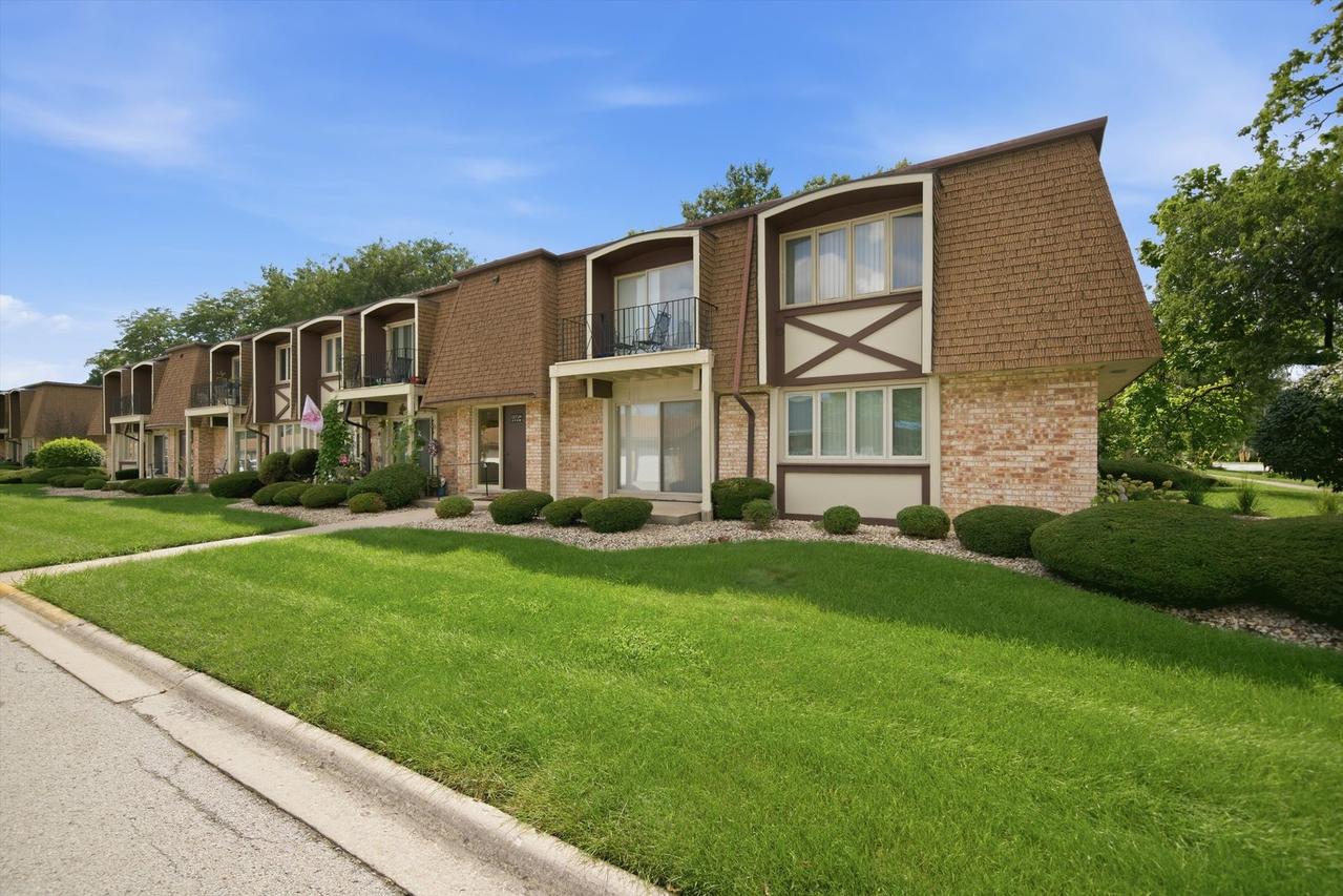 12720 Carriage Ln. #F1, Crestwood, IL 60418