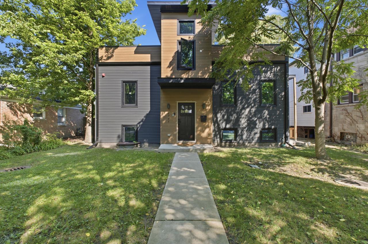 2307 Lake St., Evanston, IL 60201