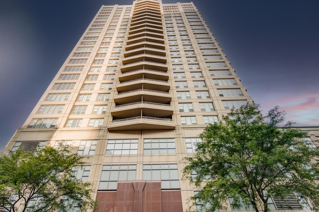 200 N Jefferson St. #1701, Chicago, IL 60661