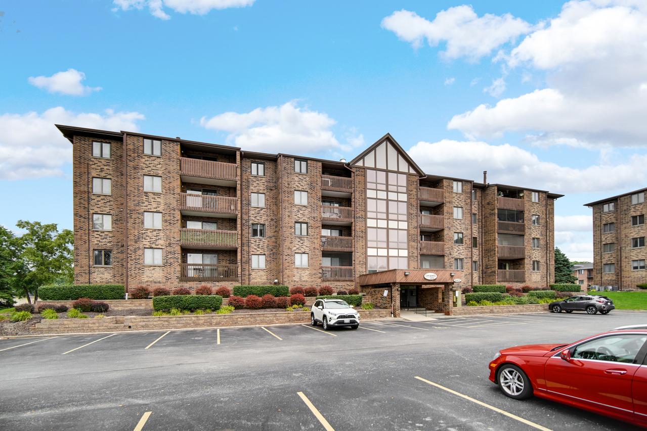 10420 Circle Dr. #42B, Oak Lawn, IL 60453