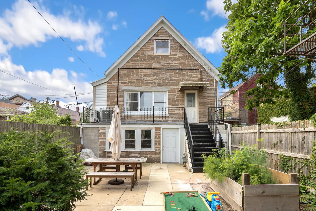 941 W 32nd St., Chicago, IL 60608