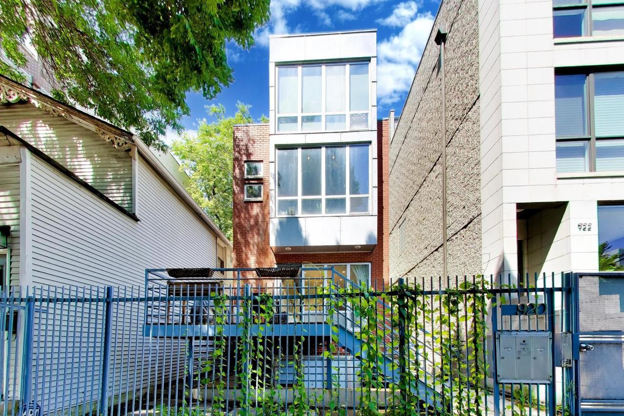 920 N Hermitage Ave. #1F, Chicago, IL 60622