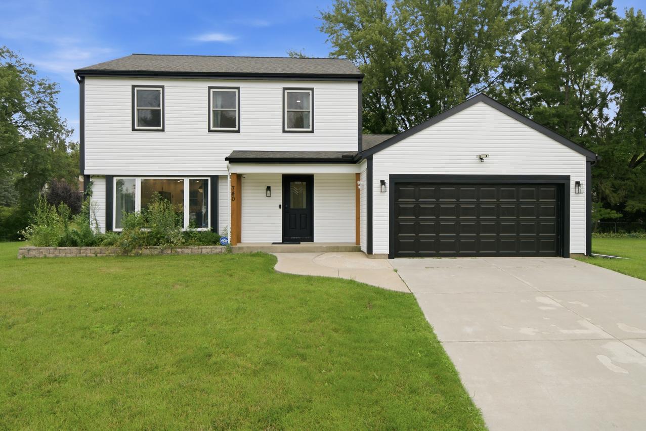 740 Thompson Ct., Buffalo Grove, IL 60089