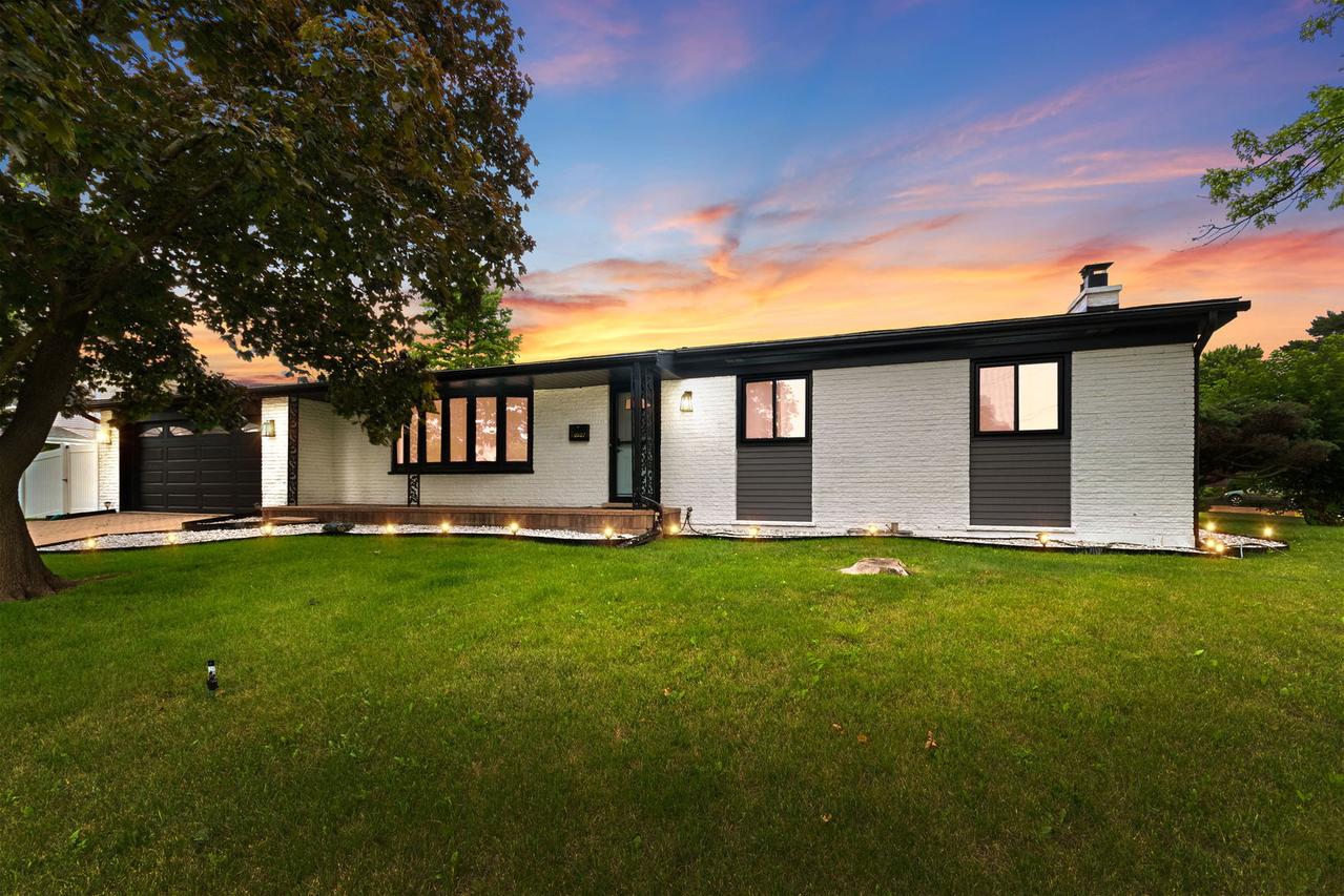 9837 N Glendale Ln., Niles, IL 60714