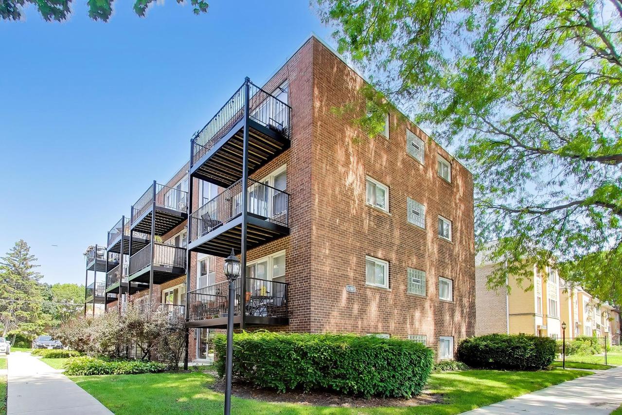 2622 W Catalpa Ave. #8, Chicago, IL 60625