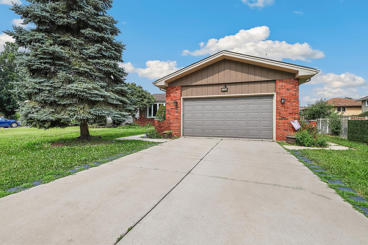 17042 Lockwood Ave., Oak Forest, IL 60452