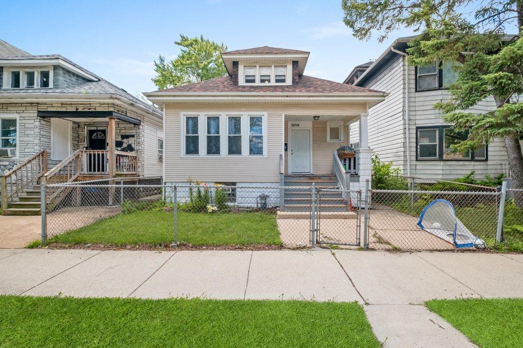 10724 S Prairie Ave., Chicago, IL 60628