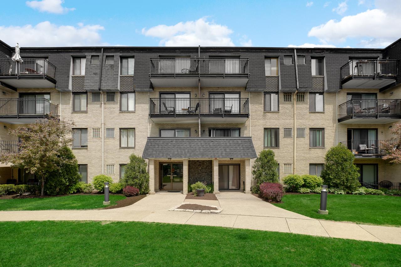 10735 W 5th Ave. #404, Countryside, IL 60525