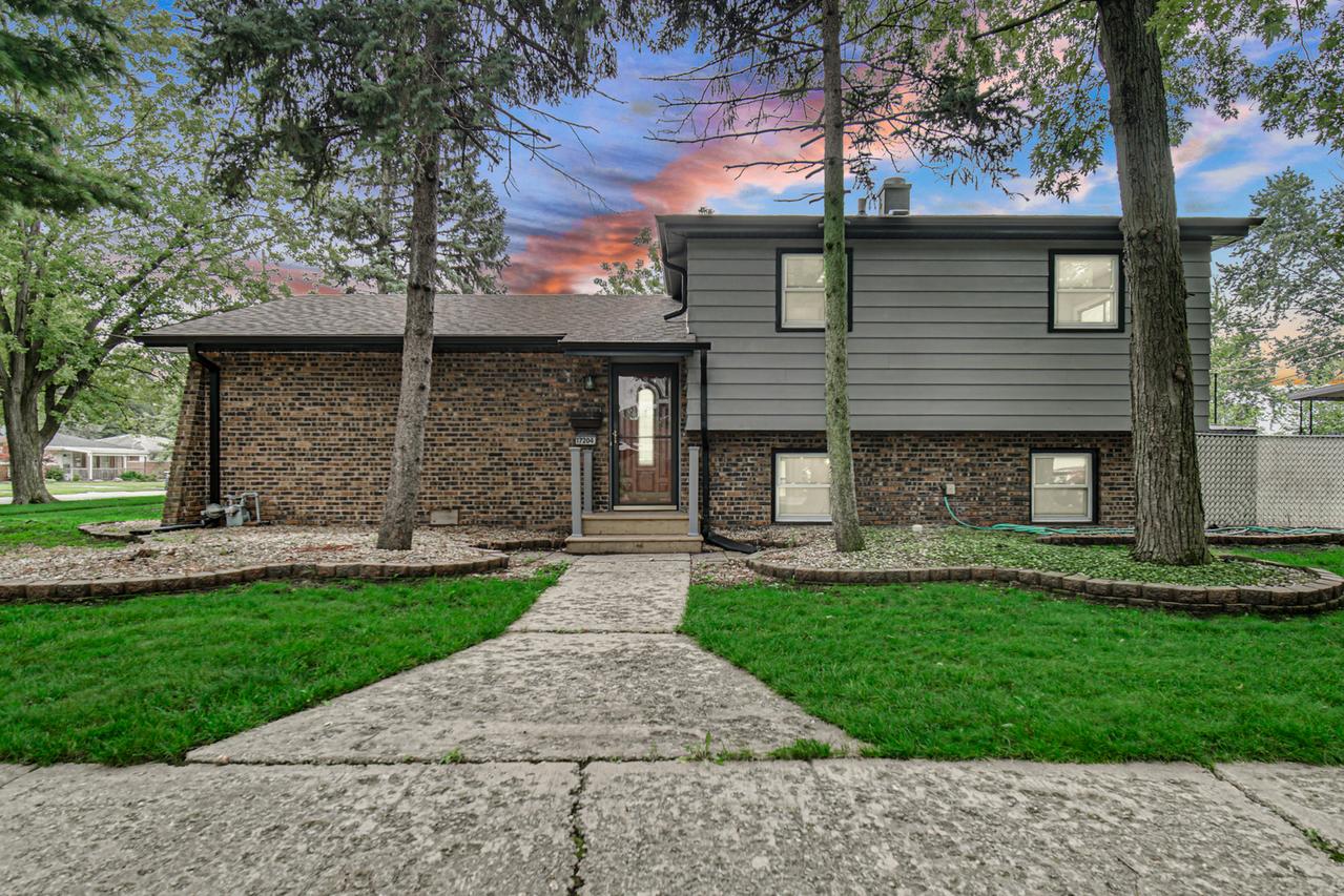 17204 Chicago Ave., Lansing, IL 60438