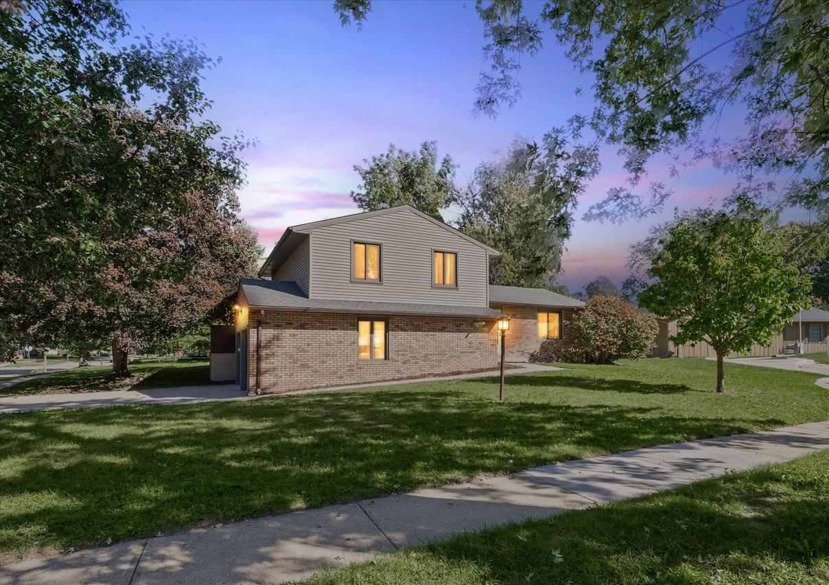 2006 Clover Ct., Champaign, IL 61821