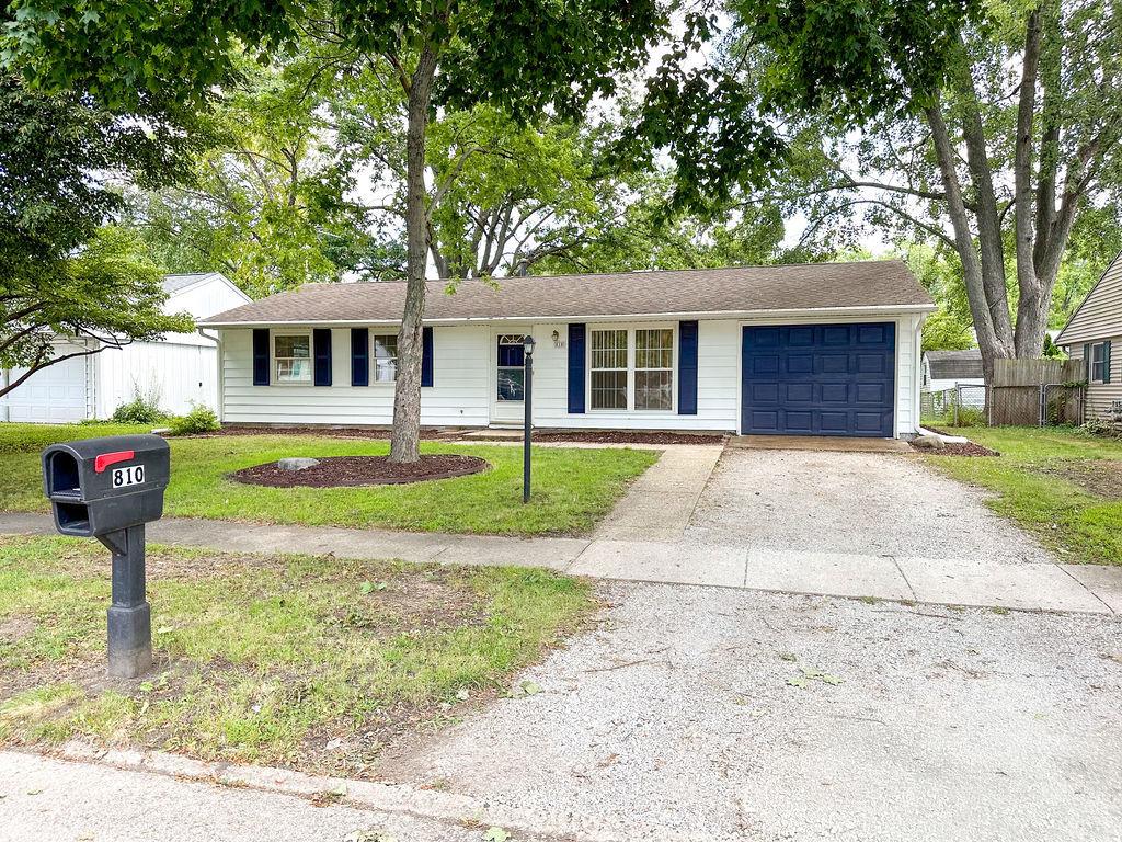 810 Fairoaks Dr., Champaign, IL 61821