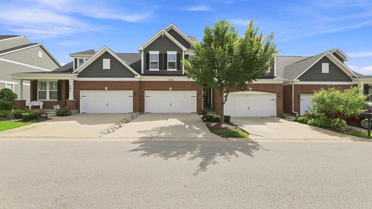 153 Roslyn Pl., Bloomingdale, IL 60108