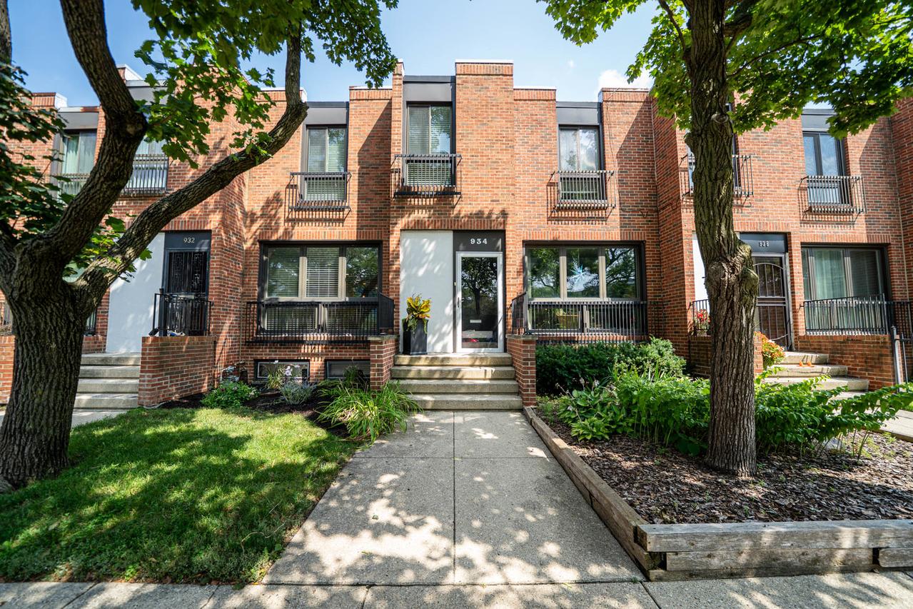 934 E 55th St., Chicago, IL 60615