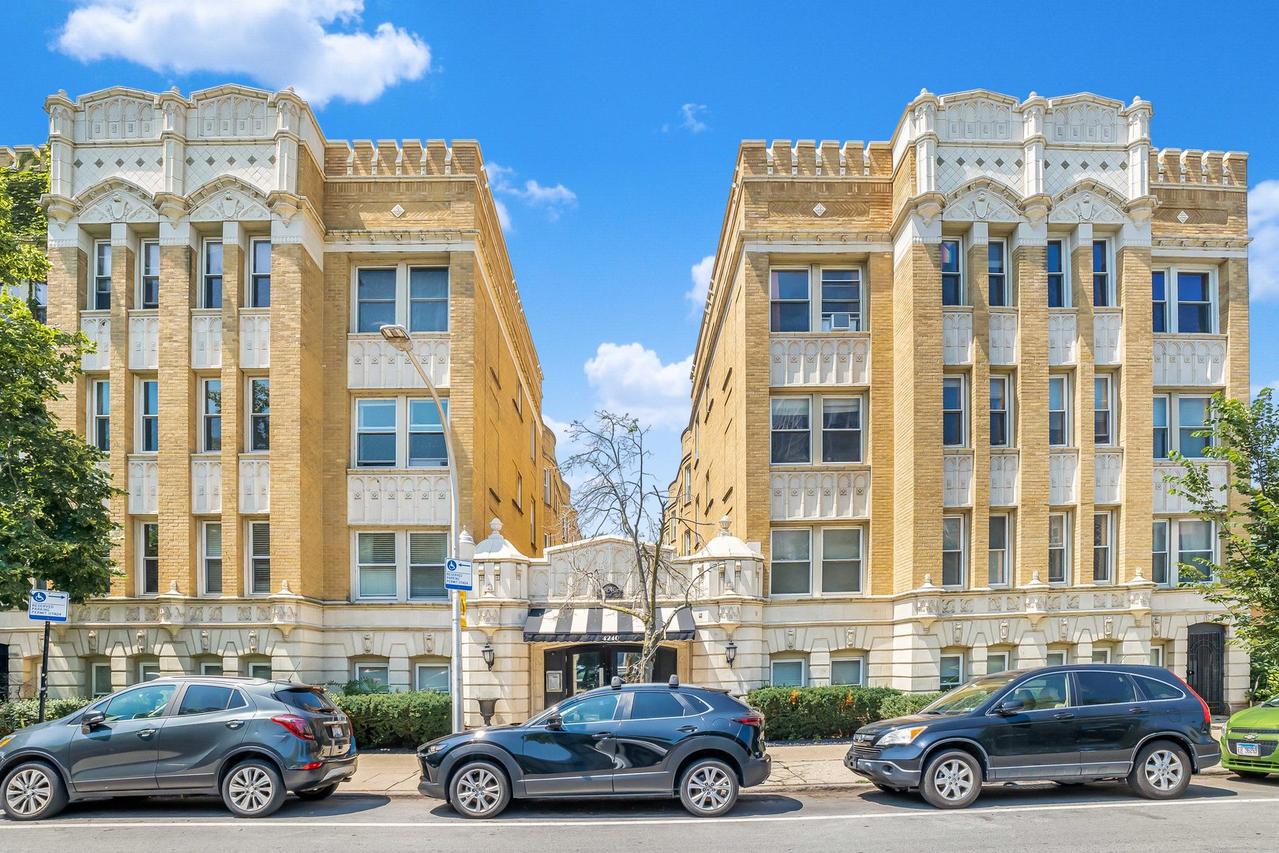 4240 N Clarendon Ave. #307N, Chicago, IL 60613