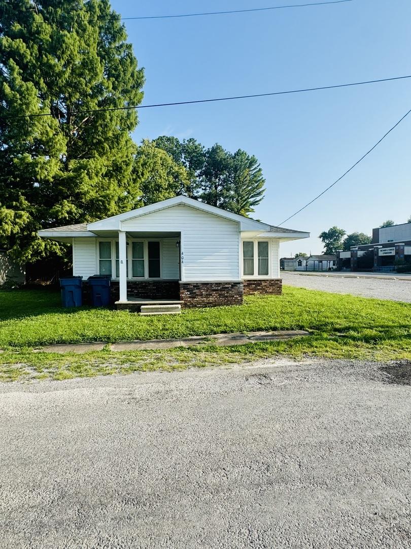 404 W 9th St., Christopher, IL 62822