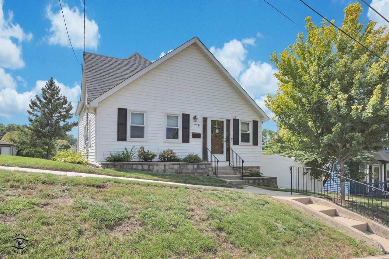 718 Hickory St., Lemont, IL 60439