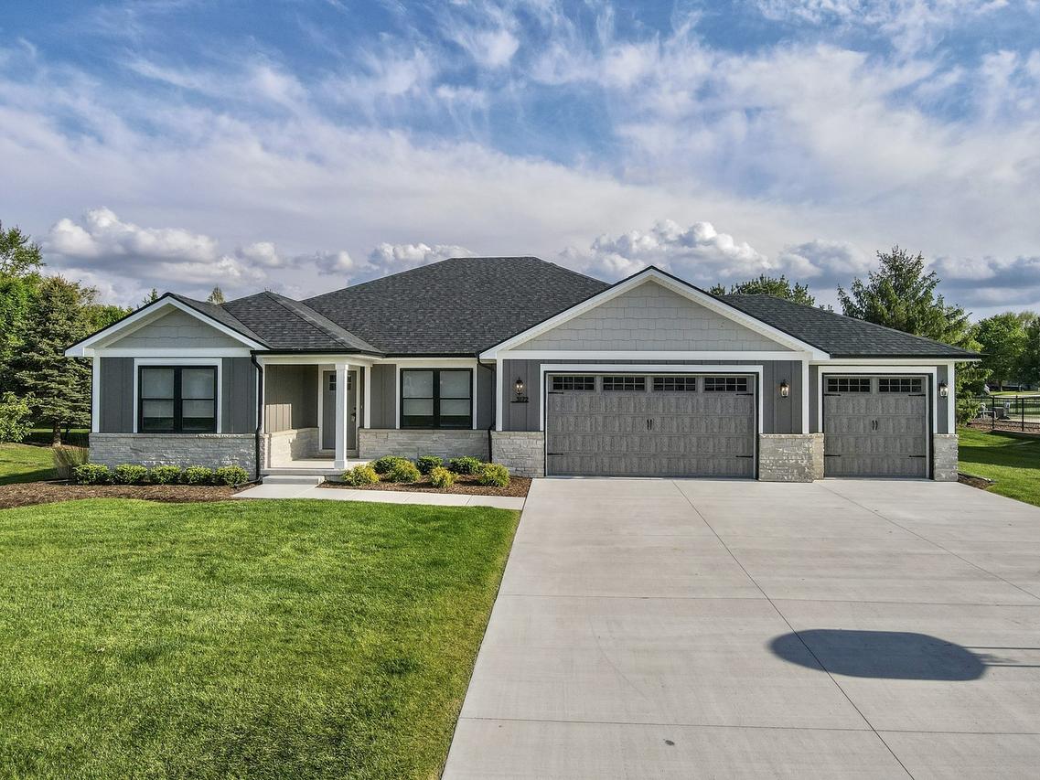 3172 Sun Valley Dr., Kankakee, IL 60901