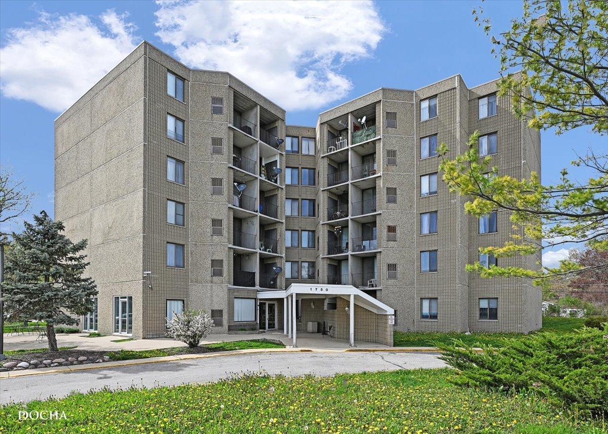 1750 N Marywood Ave. #501, Aurora, IL 60505