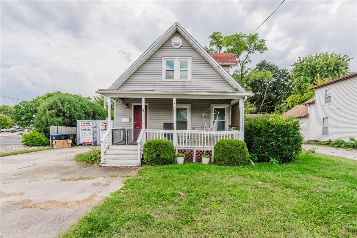 1107 E Washington St., Bloomington, IL 61701