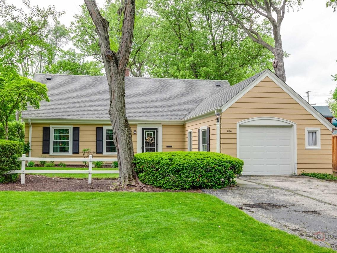 214 Washington Cir., Lake Forest, IL 60045