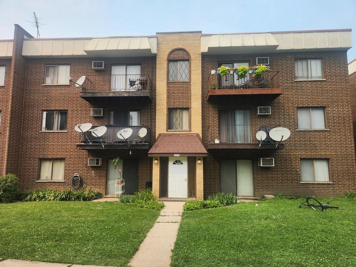 10423 Dearlove Rd. #2, Glenview, IL 60025
