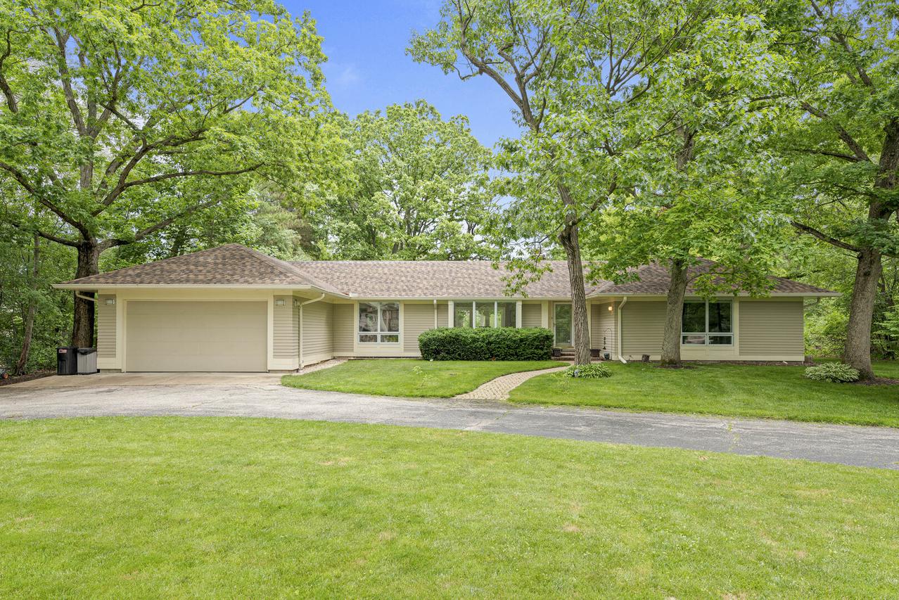1355 Woodland Ln., Riverwoods, IL 60015