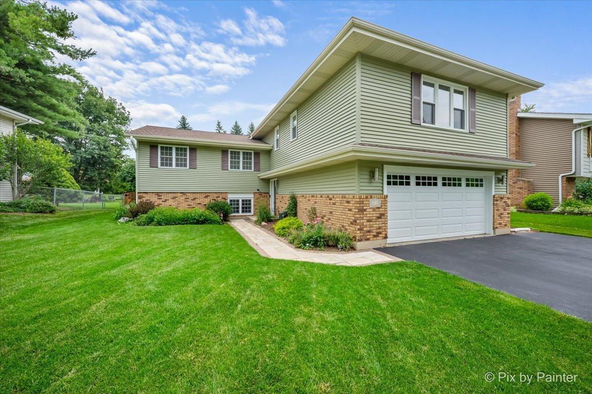 640 Ash St., Algonquin, IL 60102