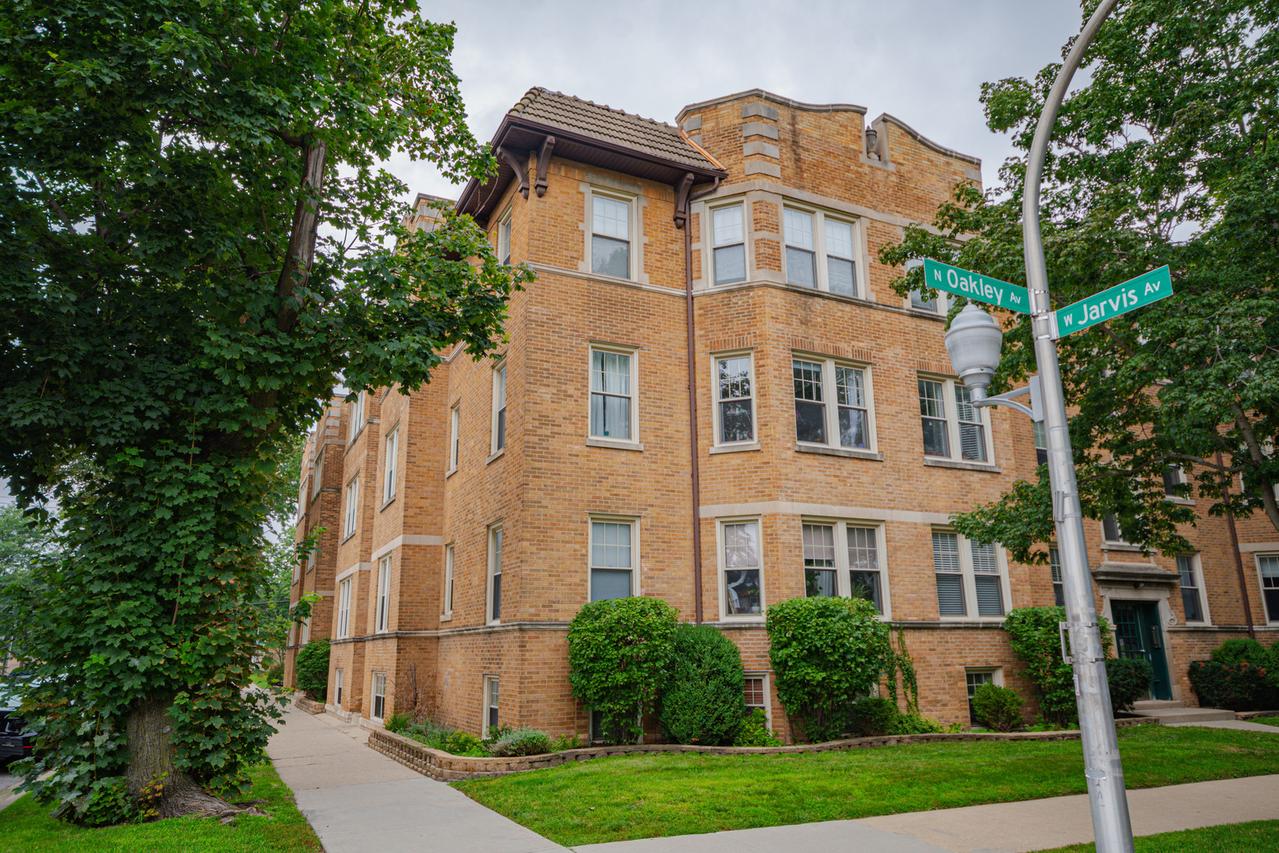 2306 W Jarvis St. #1, Chicago, IL 60645