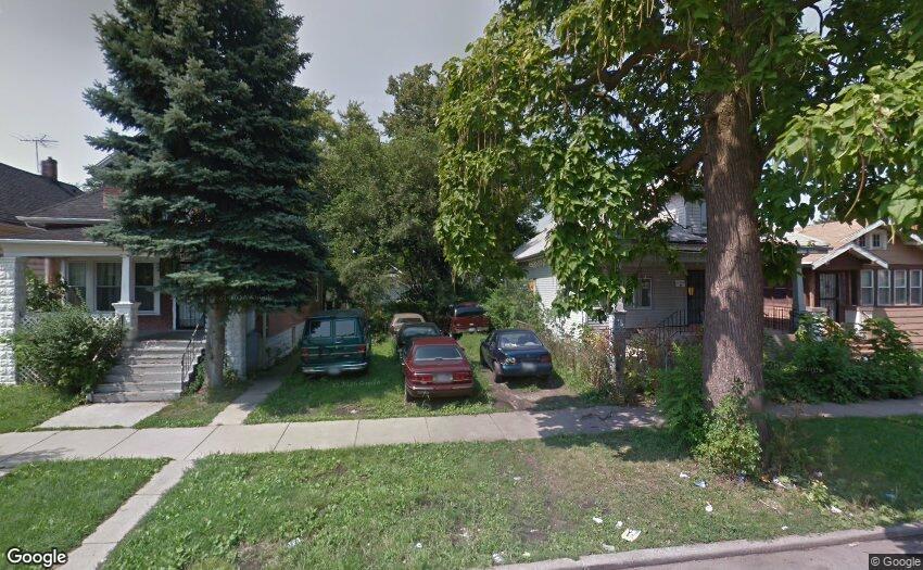 10516 S La Salle St., Chicago, IL 60628