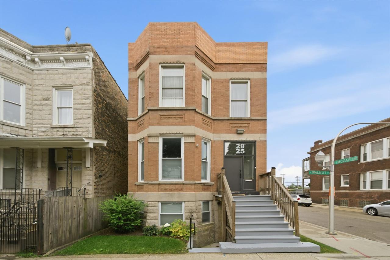 2825 W Walnut St., Chicago, IL 60612
