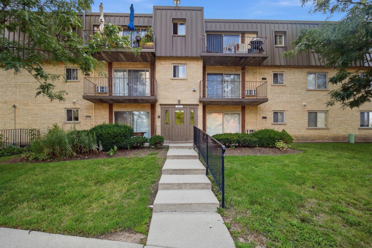 573 Fairway View Dr. #1B, Wheeling, IL 60090