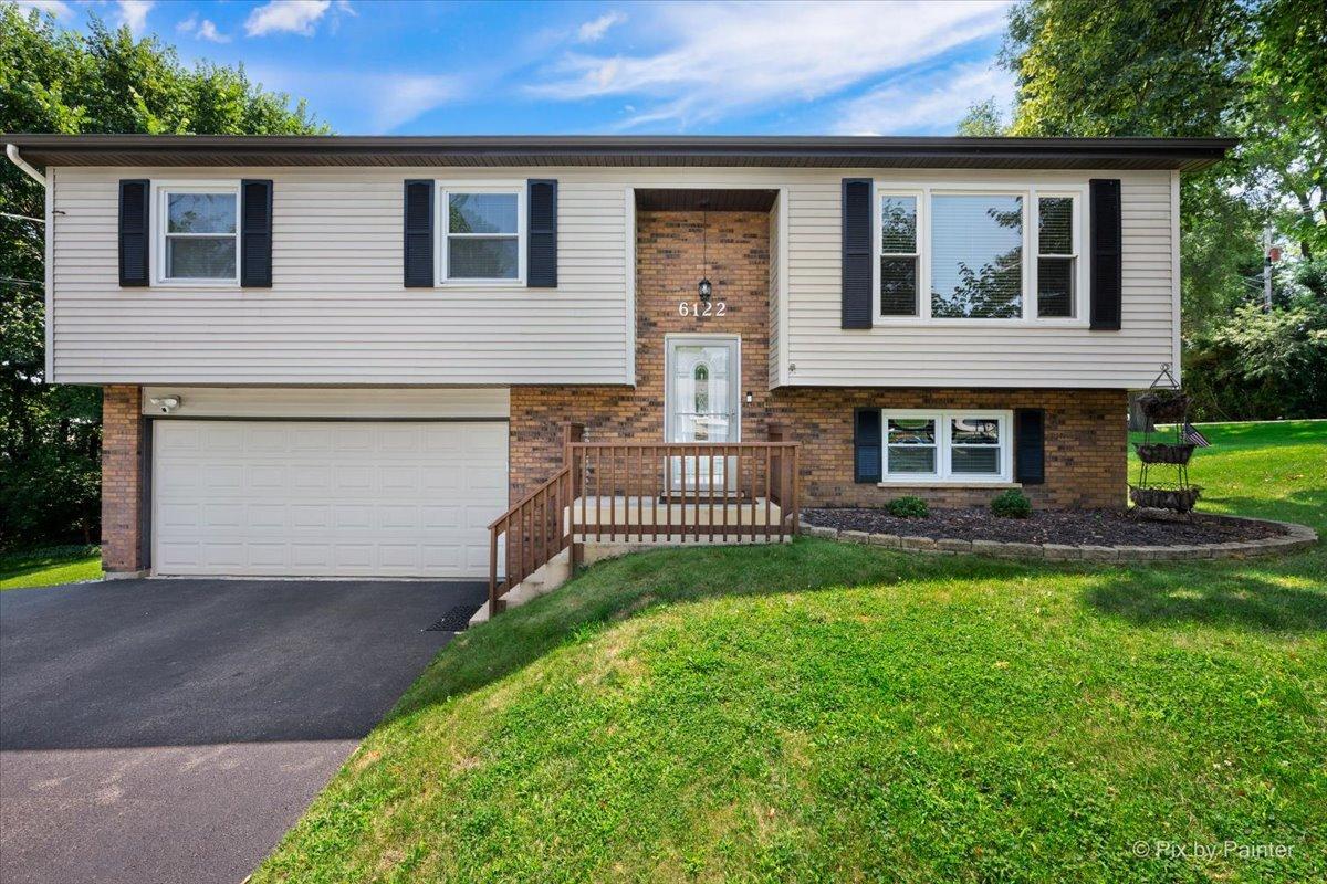6122 Pleasant View Rd., Cary, IL 60013