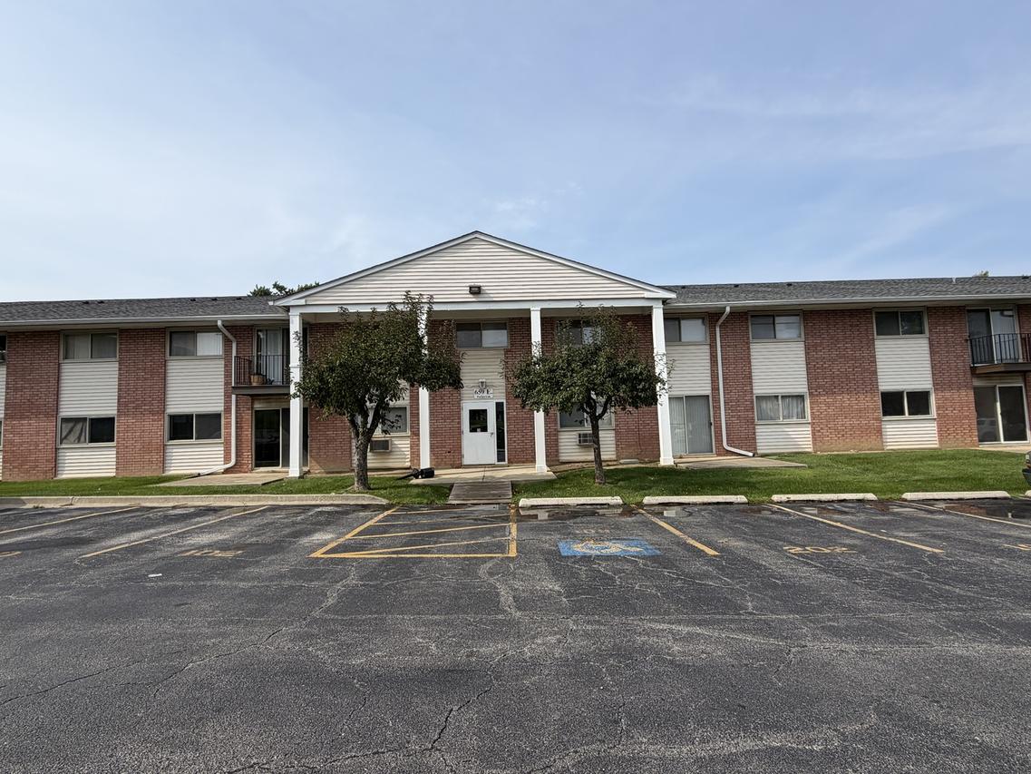 659 E Fullerton Ave. #210, Glendale Heights, IL 60139
