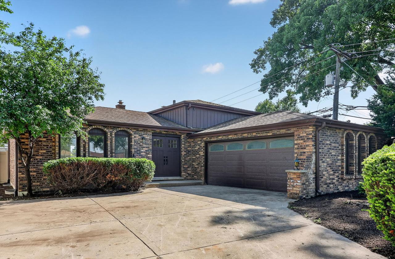 216 W Kimbell Ave., Elmhurst, IL 60126
