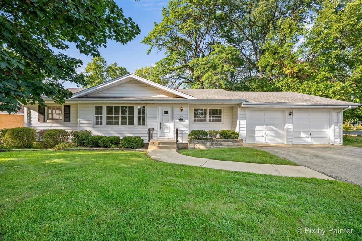 206 E Woodworth Pl., Roselle, IL 60172